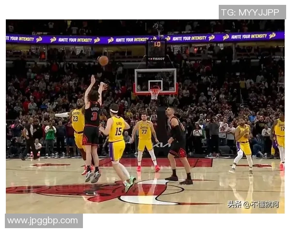 约什吉迪带领球队迎战强敌展现年轻球员的无限潜力与未来希望